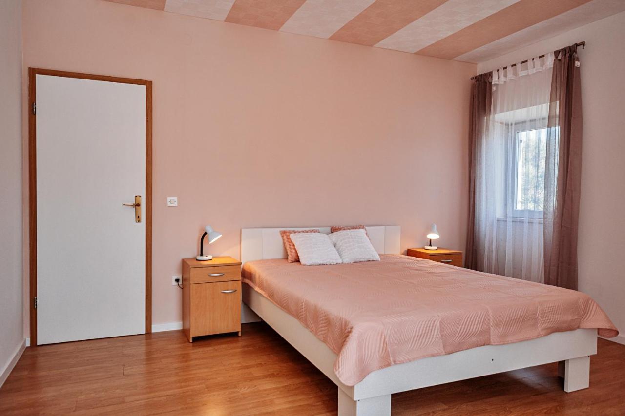 Rooms Emilija Božava Esterno foto