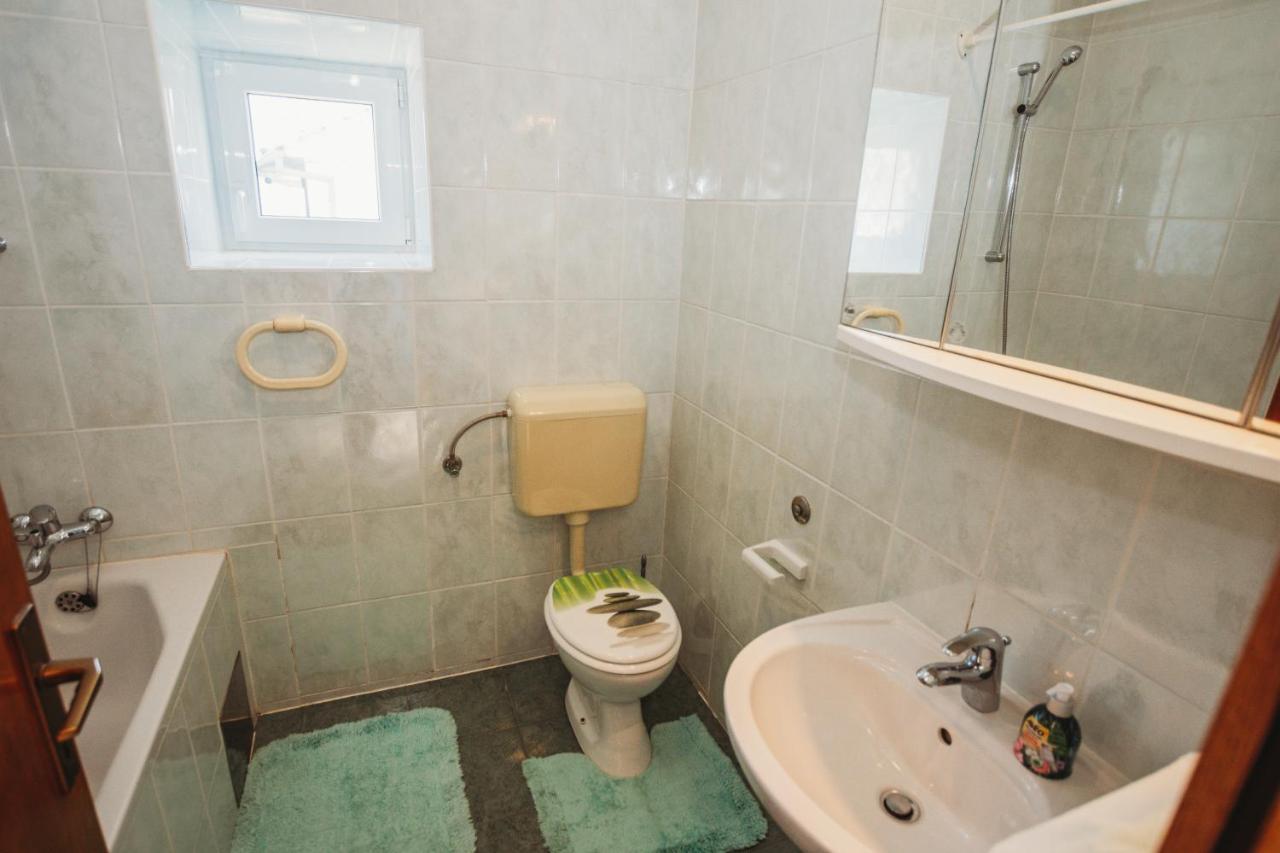 Rooms Emilija Božava Esterno foto